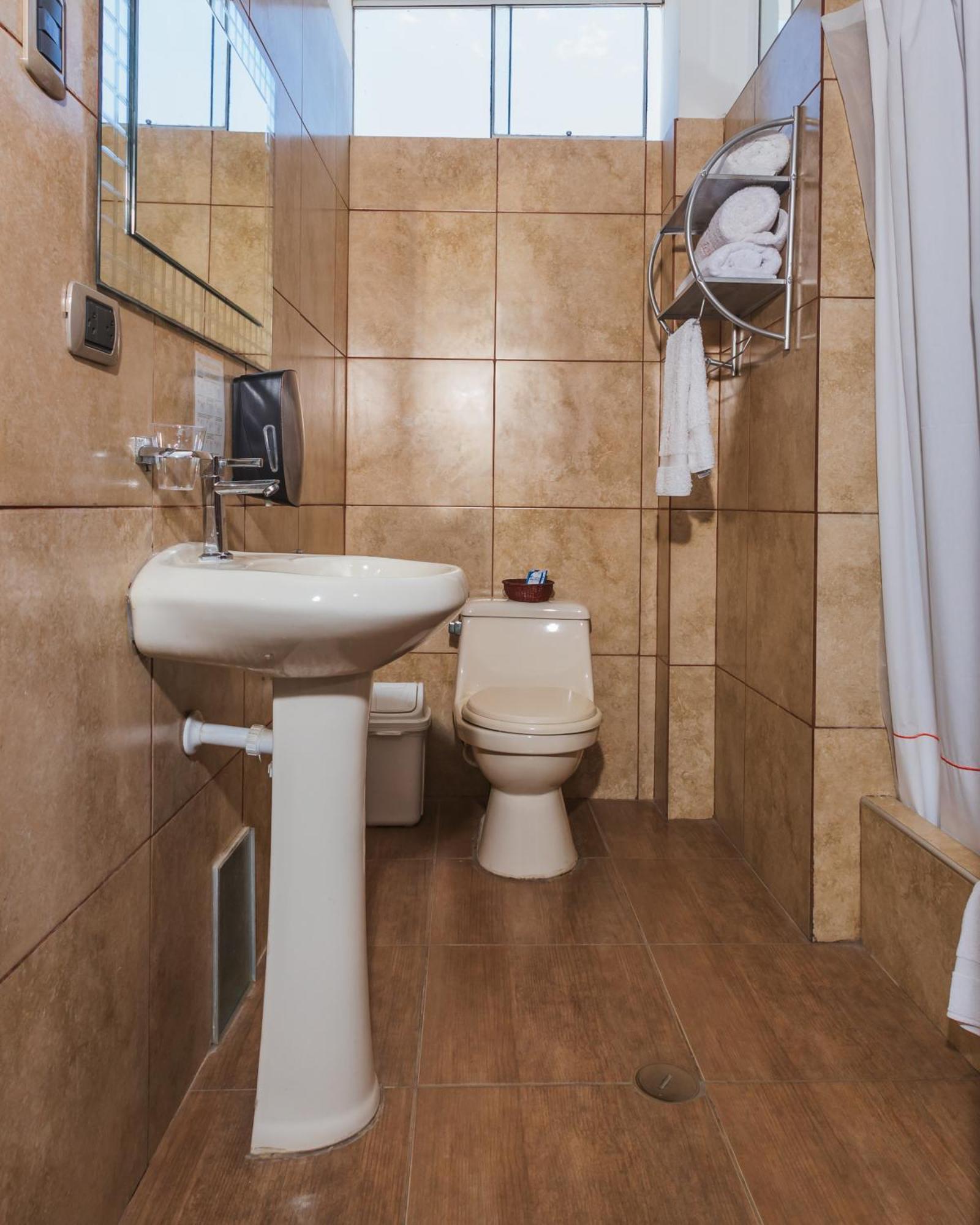 Hotel B'Liam Тумбес Екстериор снимка