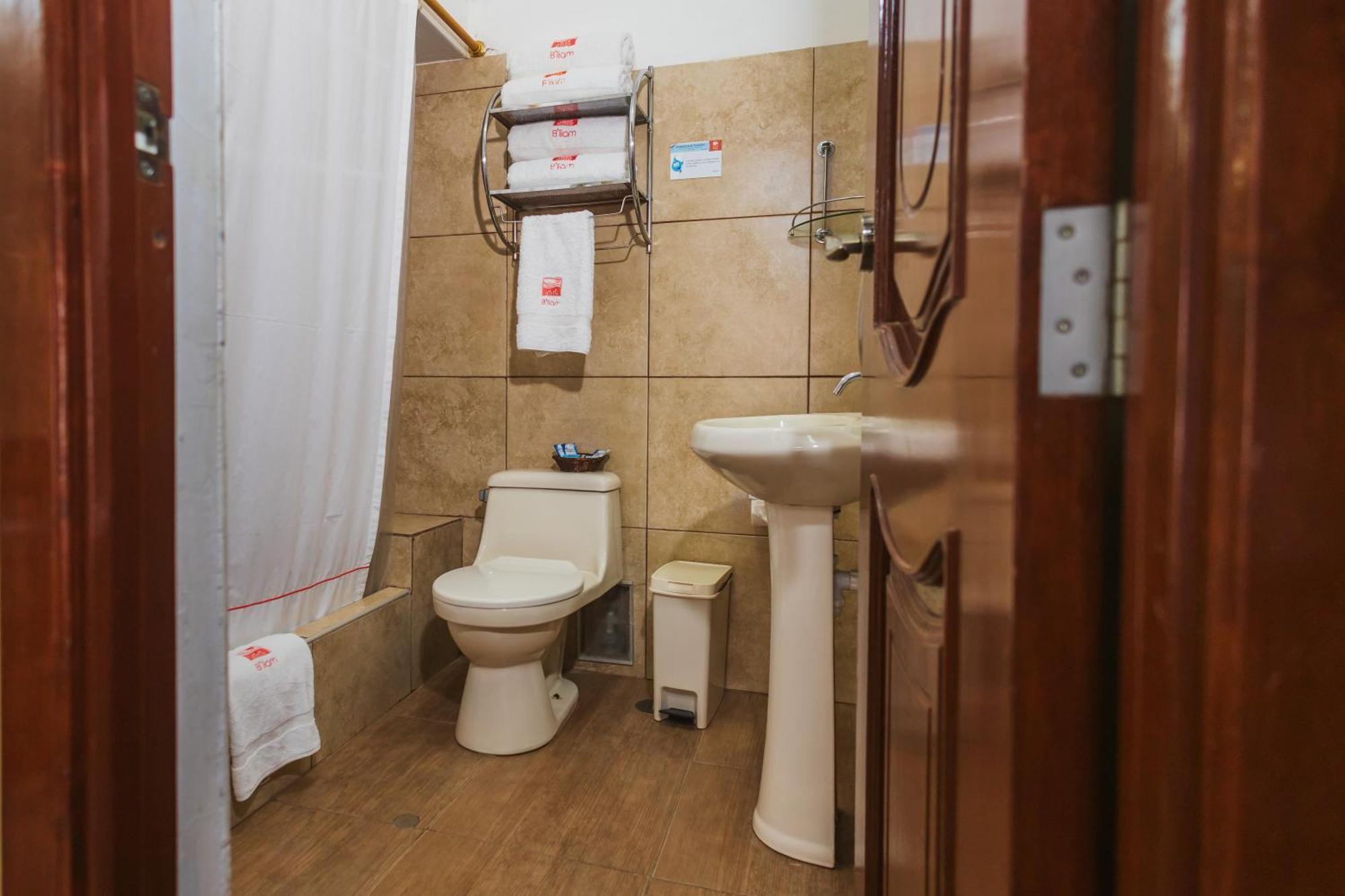 Hotel B'Liam Тумбес Екстериор снимка